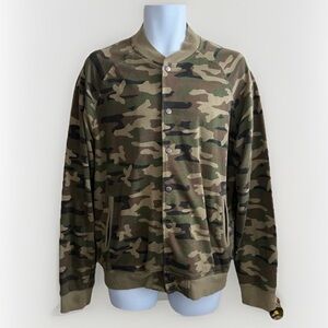 ⭐️ Offer B2G2! BUY 2 GET 2 FREE! 
Forever 21 Men Camouflage Jacket